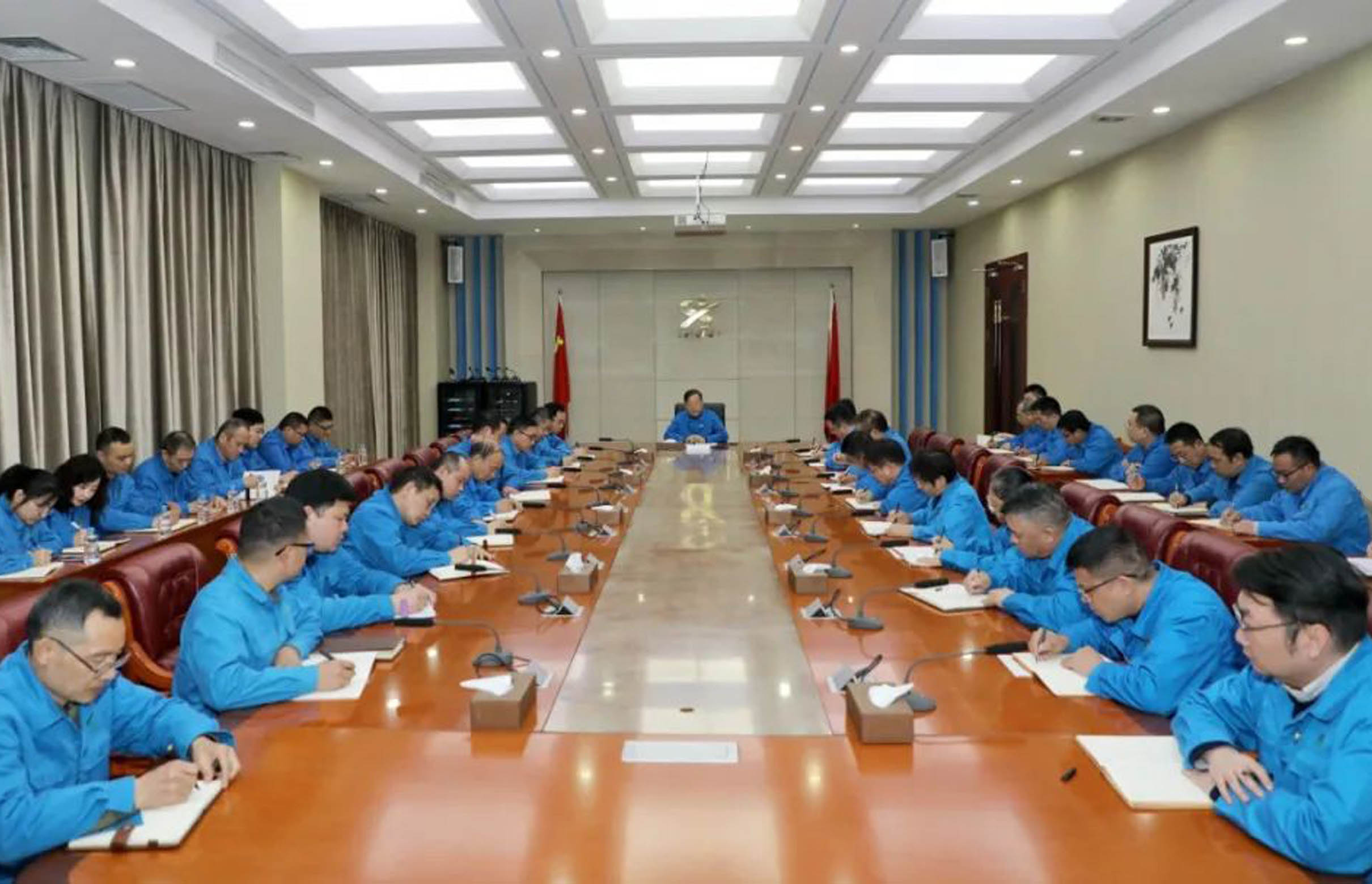 學習民營企業(yè)座談會精神——森源集團：發(fā)揮裝備能力強、制造能力強、創(chuàng)新能力強的優(yōu)勢，堅守主業(yè)、做強實業(yè)。